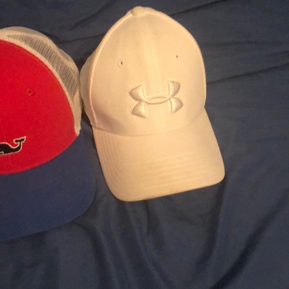 Under armor polo Patagonia and vineyard vines hats - Picture 5 of 5